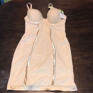 NWT MaidenForm 34B body forming for breast, waist, hips & butt.